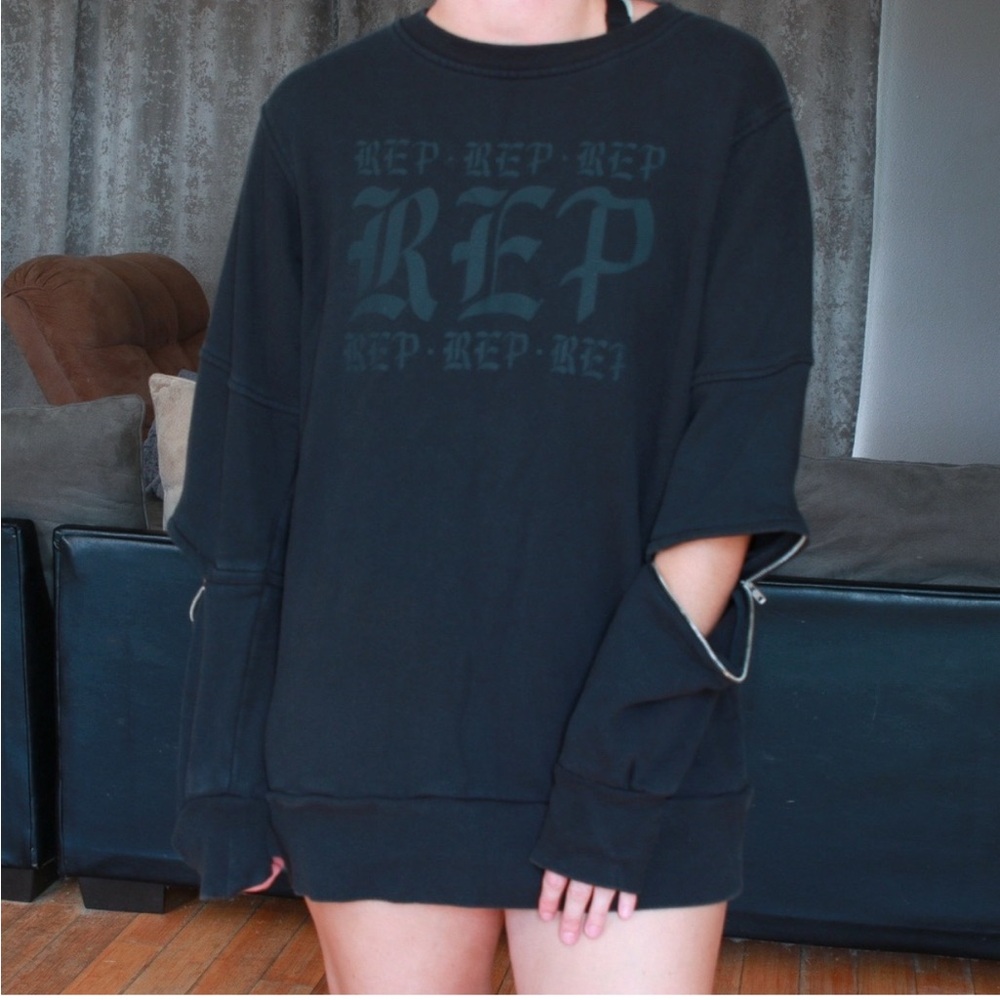 **RARE** Taylor Swift 2017 Reputation Zip Black Sweater Crewneck